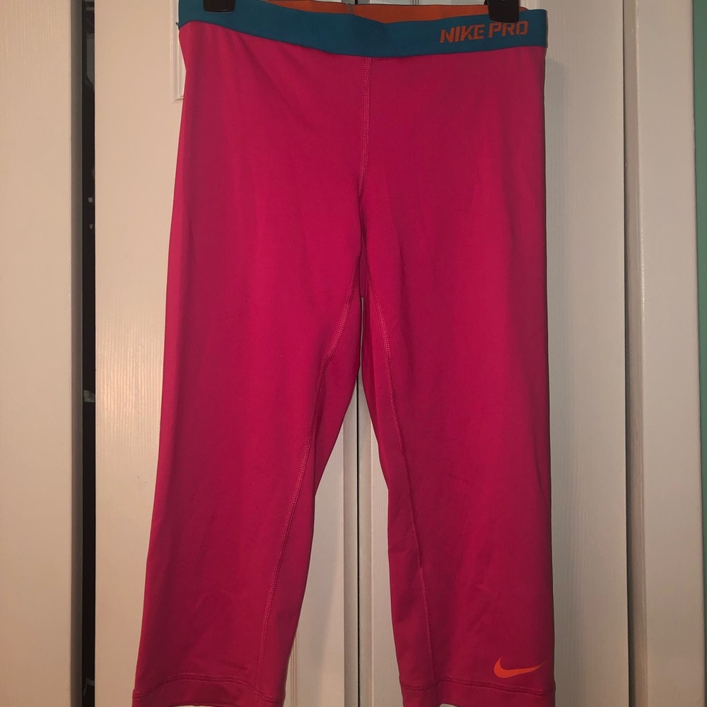Hot pink Nike leggings!